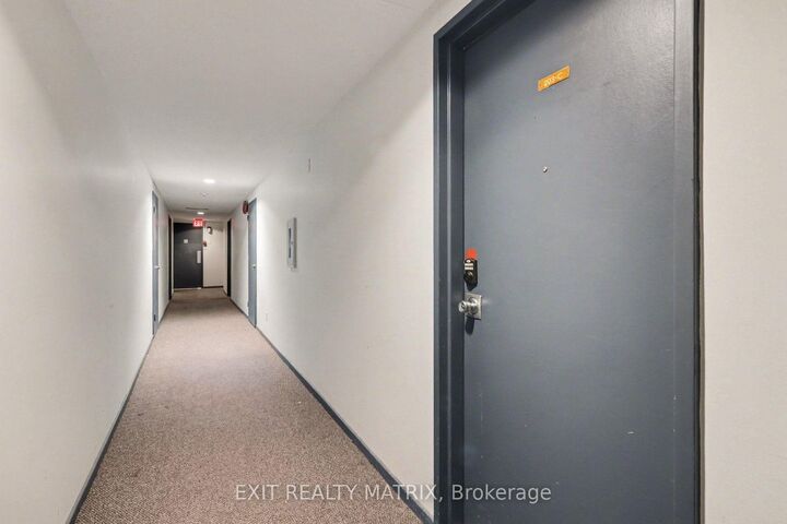 Property Photo:  2044 Arrowsmith Drive 203 C  ON K1J 7V8 