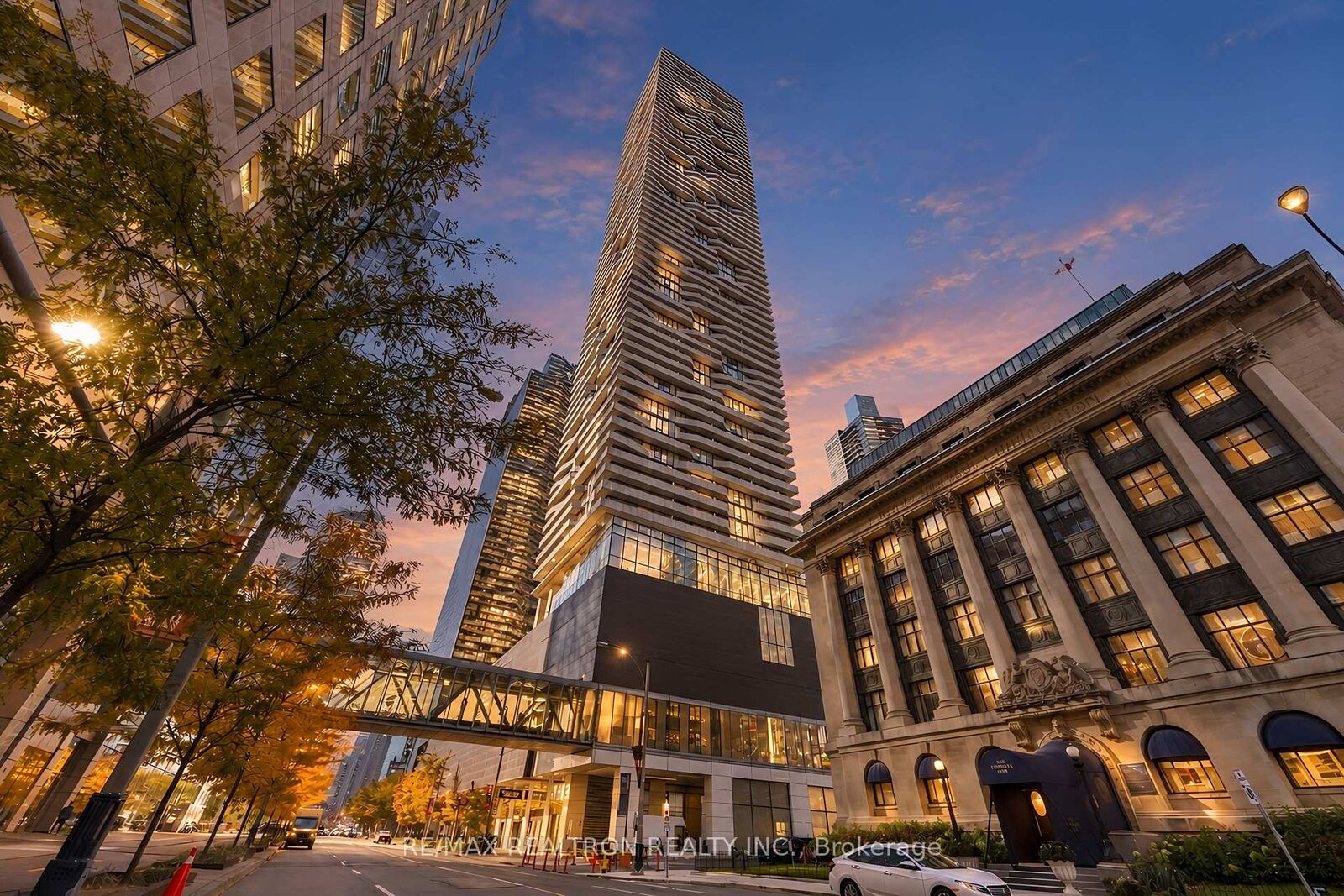 Property Photo: 88 Harbour Street 1410 ON M5J 1B7