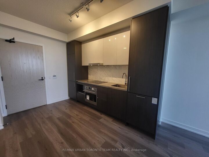Property Photo: 225 Commerce St Street 515 ON L4K 0P9