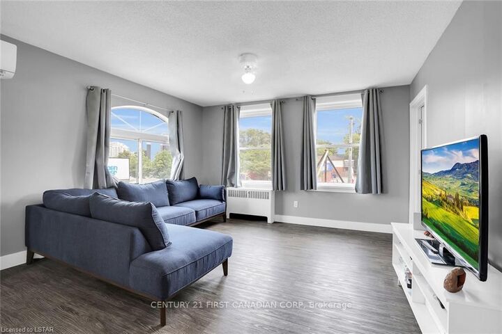 Property Photo:  213 Wellington Street  ON N6B 2L2 