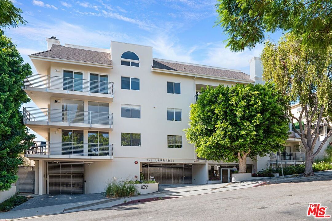 Property Photo: 1129 Larrabee St, Unit 11 CA 90069