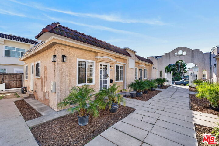 Property Photo:  1852 N Berendo St  CA 90027 
