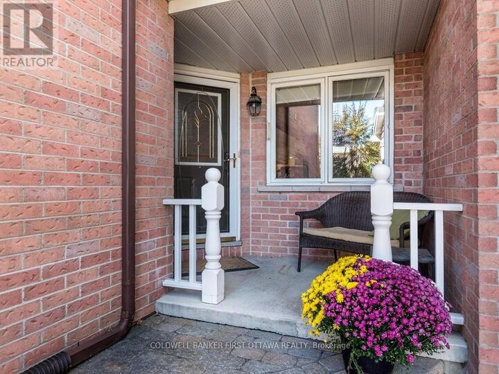 Property Photo:  5 Crossing Bridge Court  ON K2S 1S2 