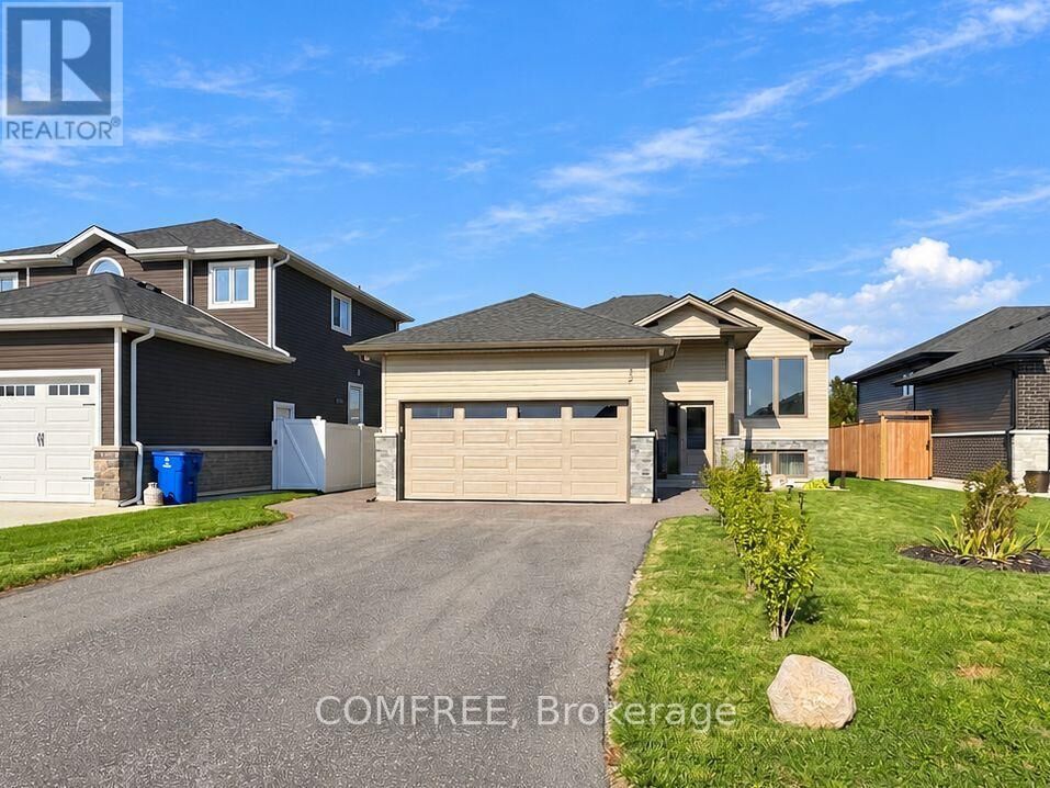 Property Photo: 32 Hawthorne Crescent ON N0P 2L0