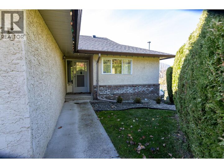 Photo de la propriété:  2455 5th Avenue Northeast  BC V1E 1Y9 