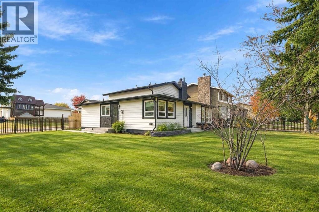 Property Photo: 169 Woodland Drive AB T9K 1A3