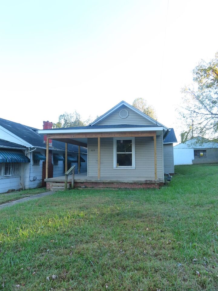 Property Photo: 225 Oakland Avenue WV 25705