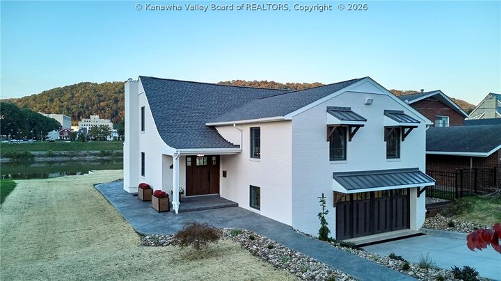 Property Photo:  2612 Kanawha Avenue SE  WV 25304 