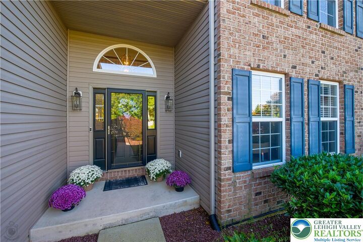 Property Photo: 2077 Rolling Meadow Drive PA 18062