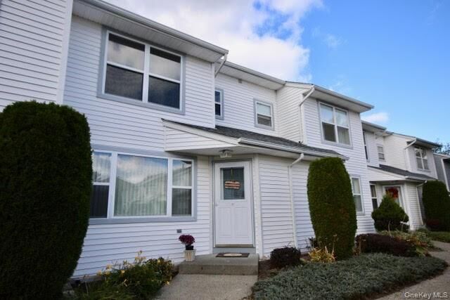 Property Photo:  21 Lancaster Court  NY 10954 
