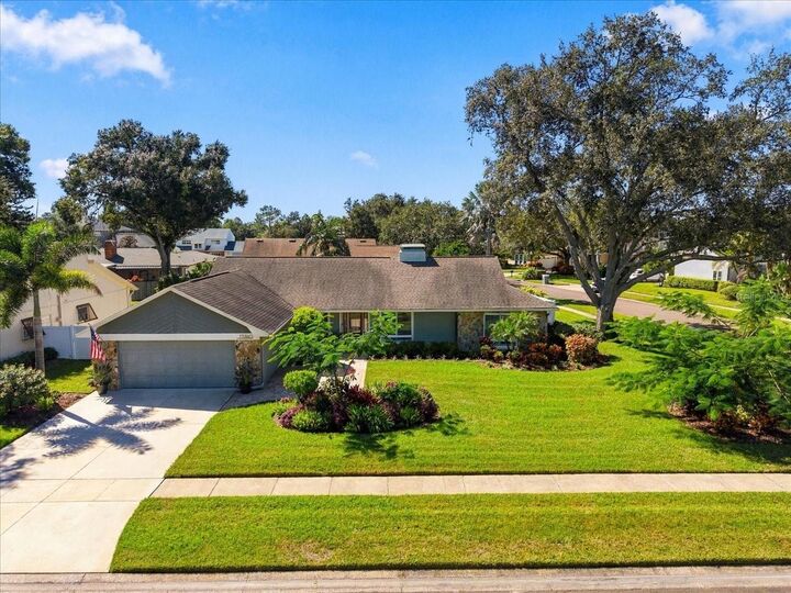 Property Photo: 13810 Lake Village Place FL 33618