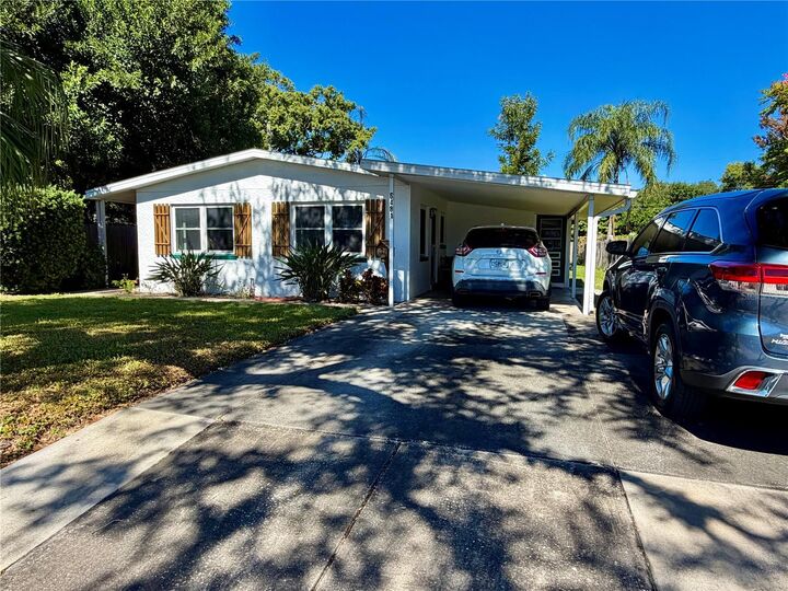 Property Photo:  6481 82nd Avenue N  FL 33781 