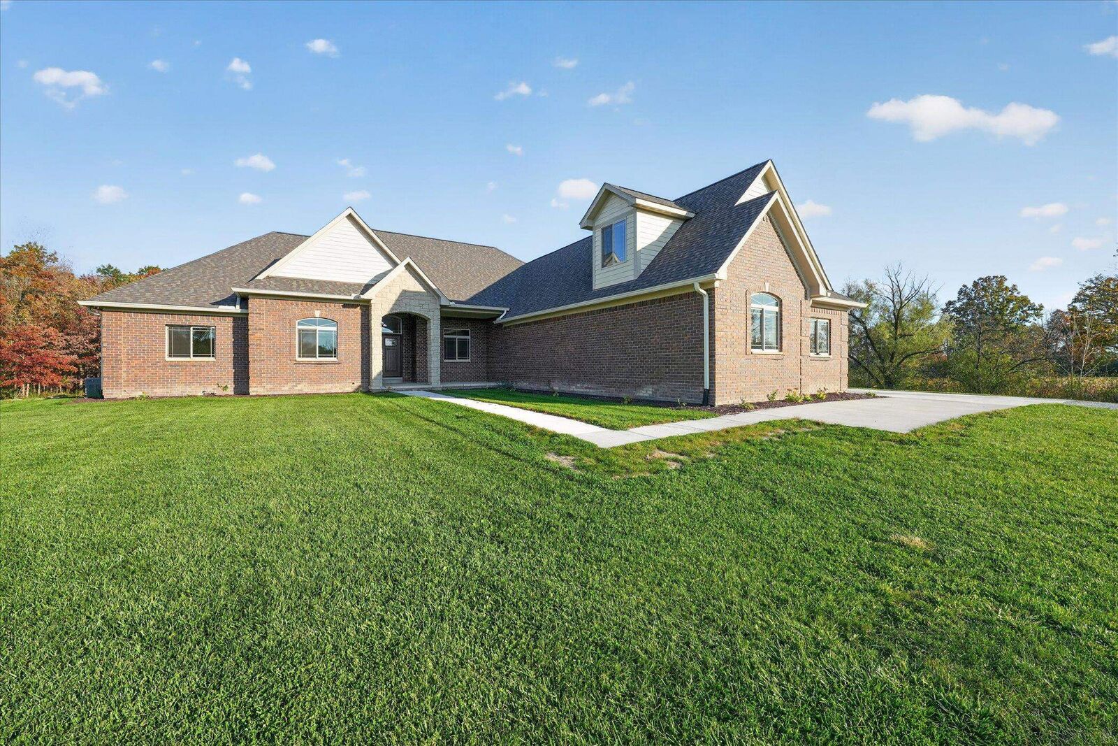 Property Photo:  61988 North Avenue  MI 48096 