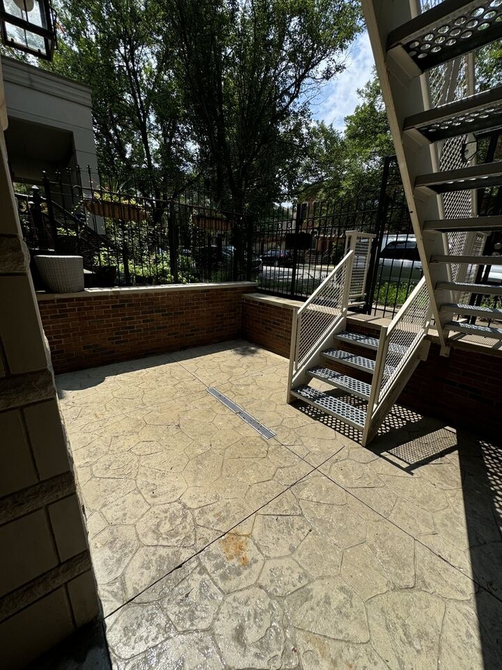 Property Photo:  909 S Oakley Boulevard 1  IL 60612 