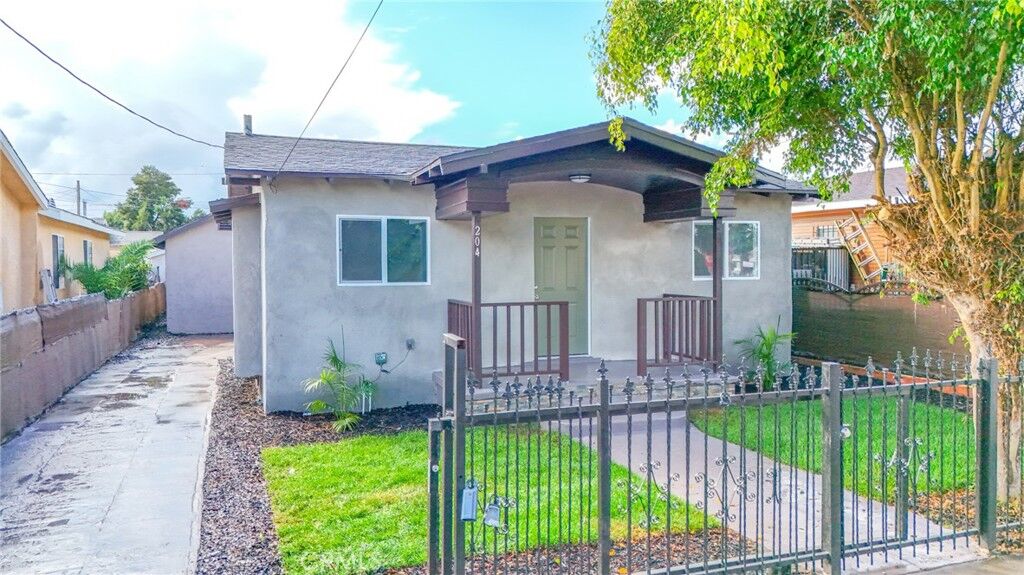 Property Photo:  204 E 51st  CA 90011 