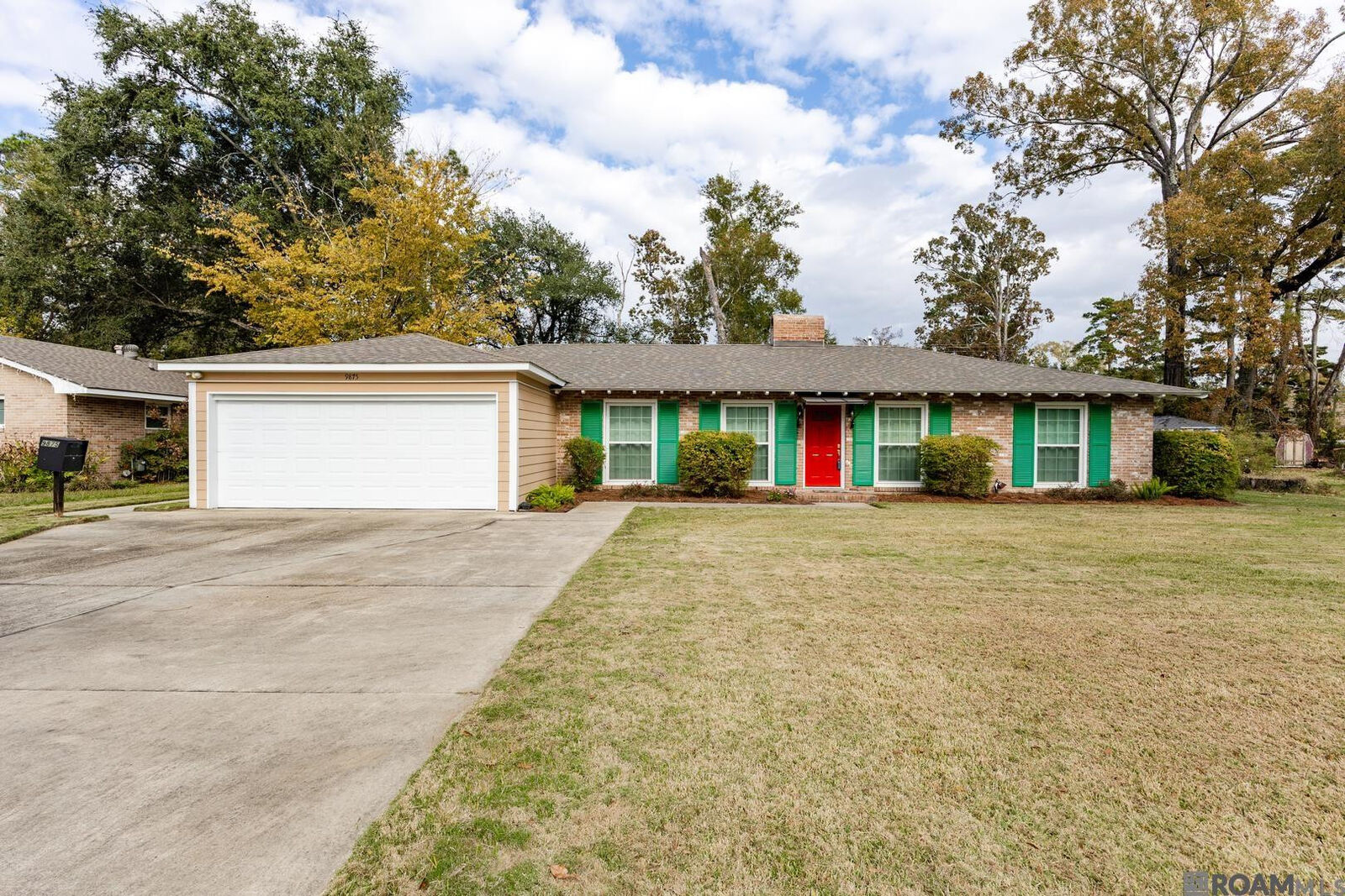 Property Photo: 9875 Damuth Dr LA 70815