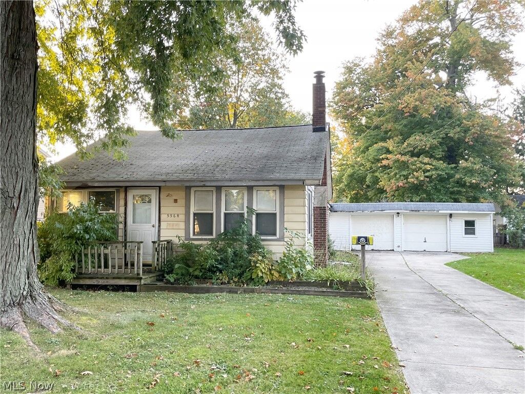 Property Photo:  5564 Green Oak Avenue  OH 44060 