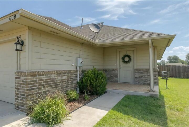 Property Photo:  608 N 5th Street 608-610  OK 73016 