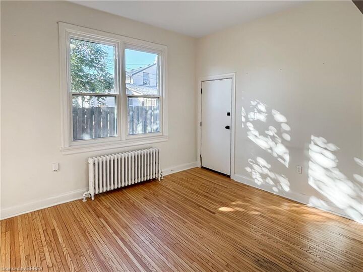 Property Photo:  7 Sheridan Street 6  ON N3T 2P7 