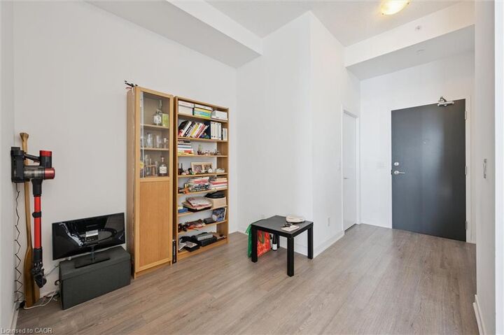 Property Photo:  85 Duke Street 1707  ON N2H 0B7 