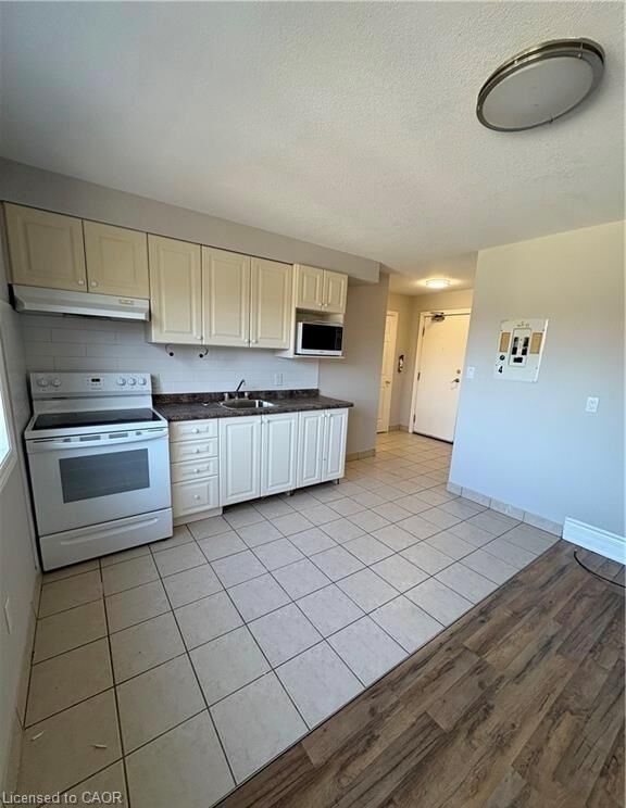 Property Photo:  81 Dundas Street  ON L9H 7T5 