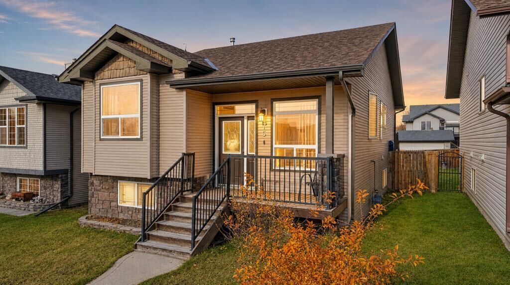 Property Photo:  15 Inkster Close  AB T4R 0A7 