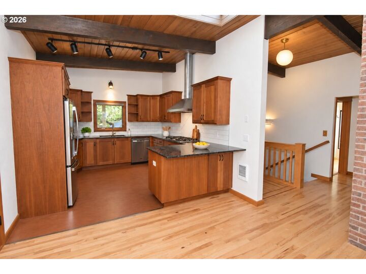 Property Photo: 2630 Elinor St OR 97403