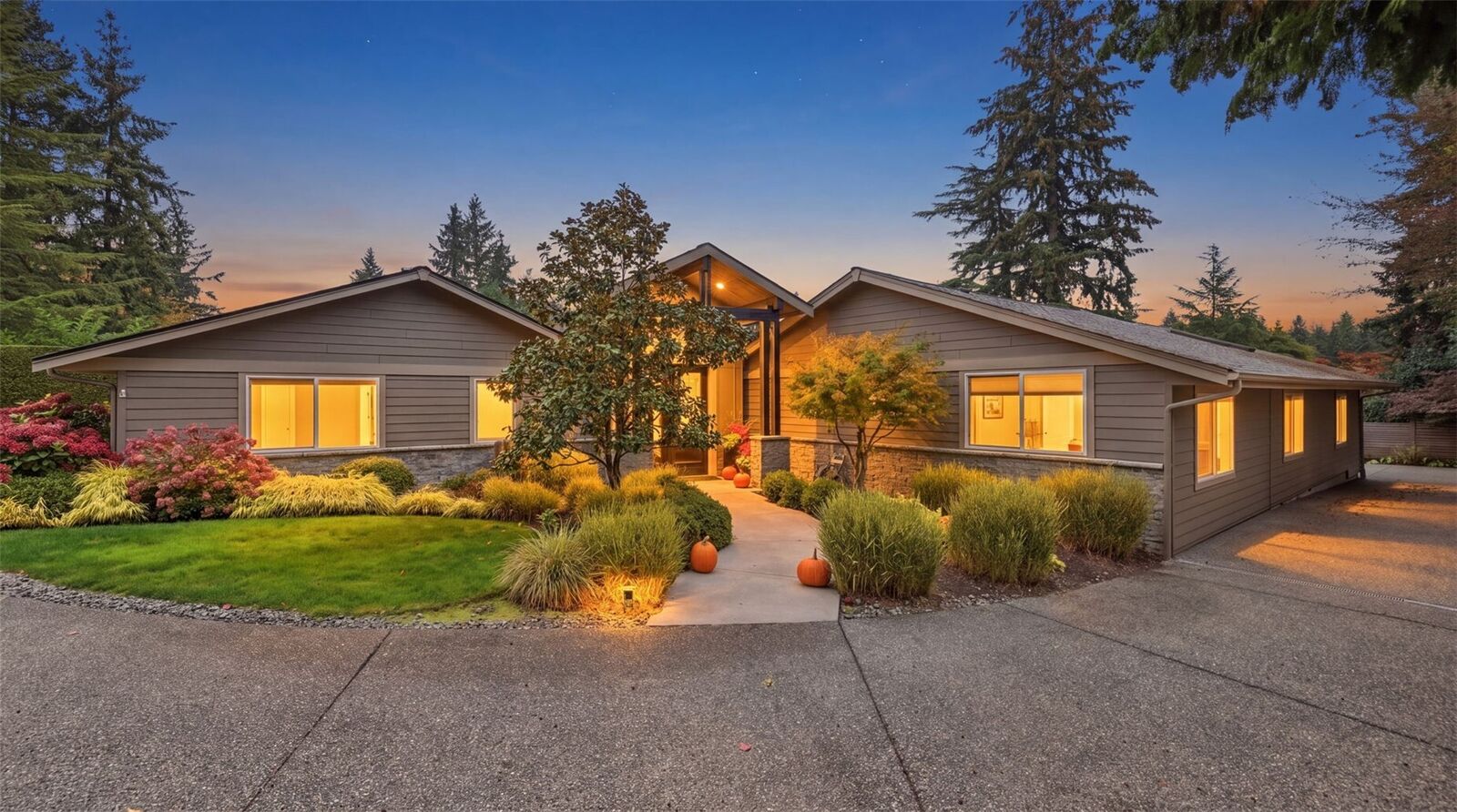 Property Photo:  8036  132nd Avenue NE  WA 98052 
