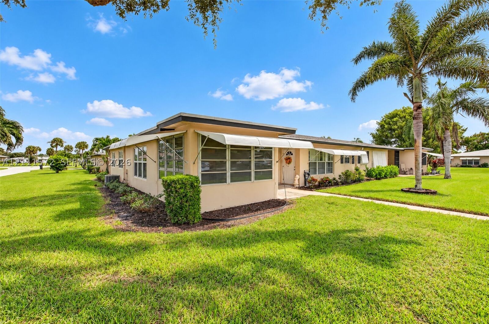 Property Photo:  1010 E Circle Ter E A  FL 33445 
