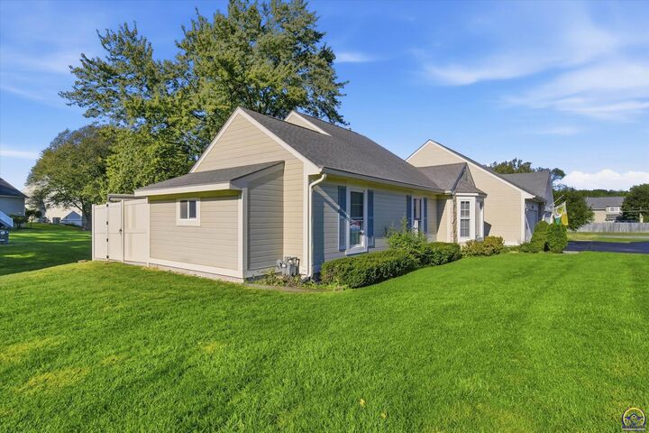 Property Photo:  3312 SW Belle Ave  KS 66614 