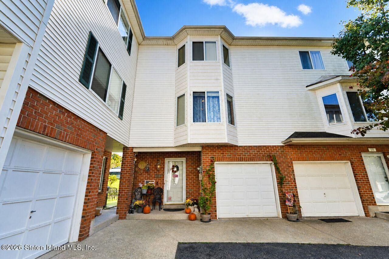 Property Photo: 20 Bianca Court NY 10312