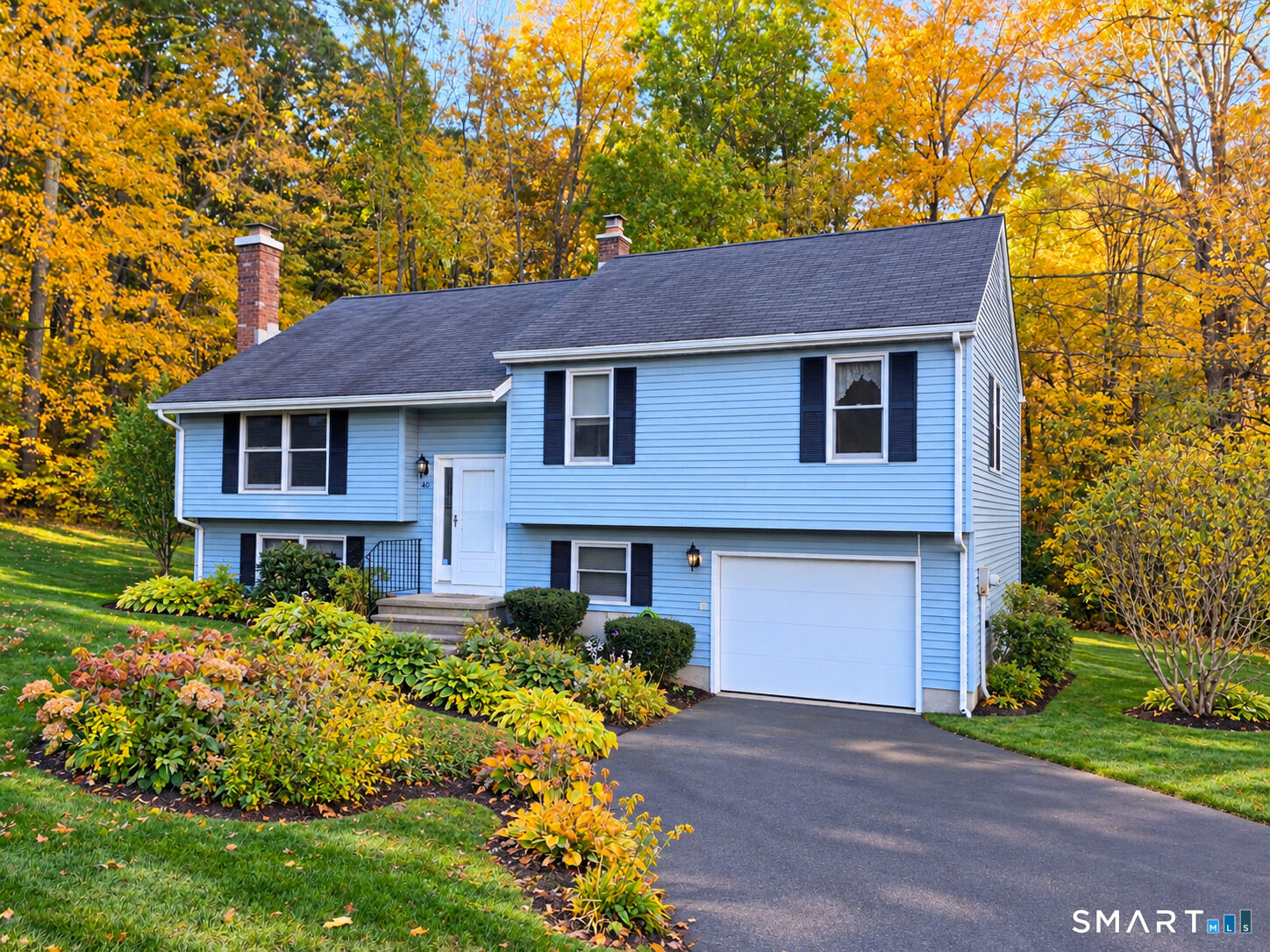 Property Photo:  40 Valley View Court 40  CT 06518 