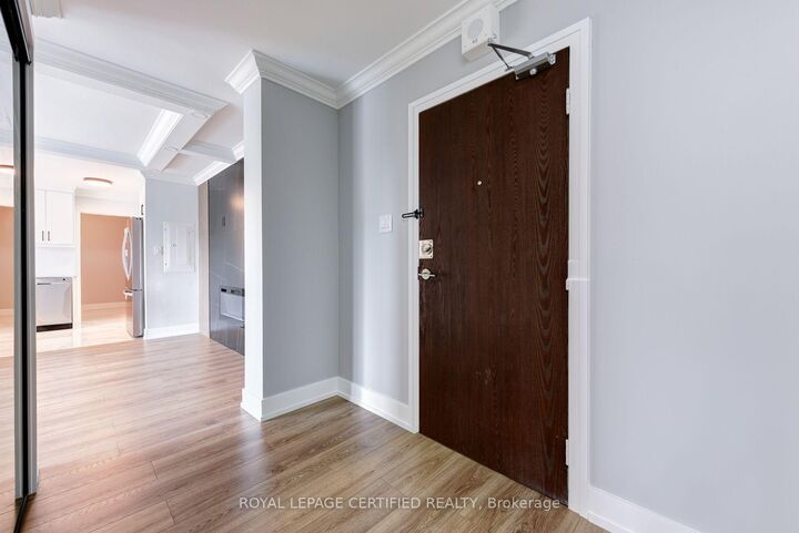 Property Photo:  3170 Kirwin Avenue 301  ON L5A 3R1 