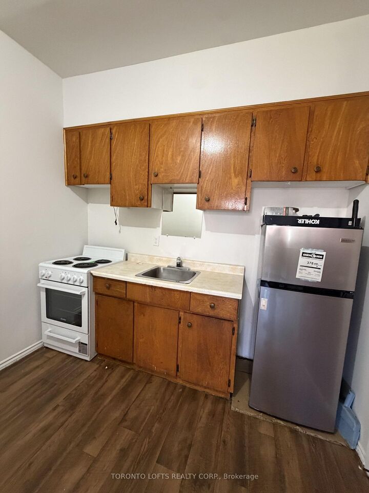 Property Photo:  381 Dundas Street E  ON M5A 2A6 