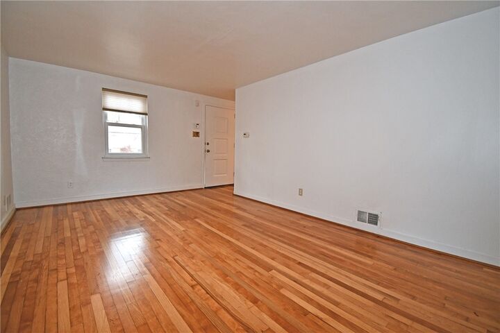 Property Photo:  1568 Bellaire Pl  PA 15226 