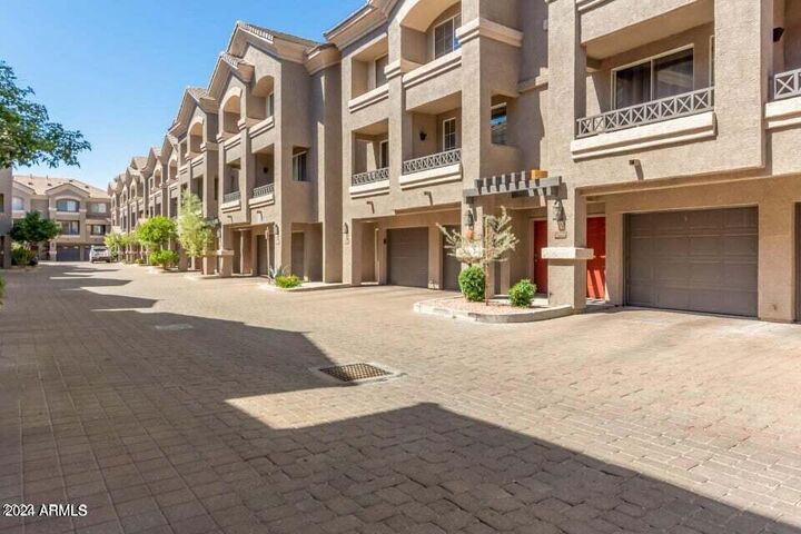 Property Photo: 4455 E Paradise Village Parkway S Apt 1098 AZ 85032