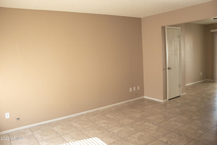 Property Photo:  1449 E Knoll Circle 1  AZ 85203 