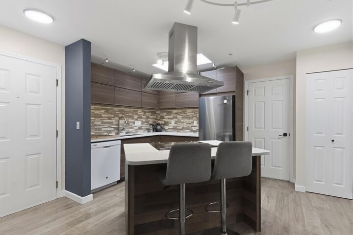 Property Photo: 40160 Willow Crescent 305 BC V8B 0M2