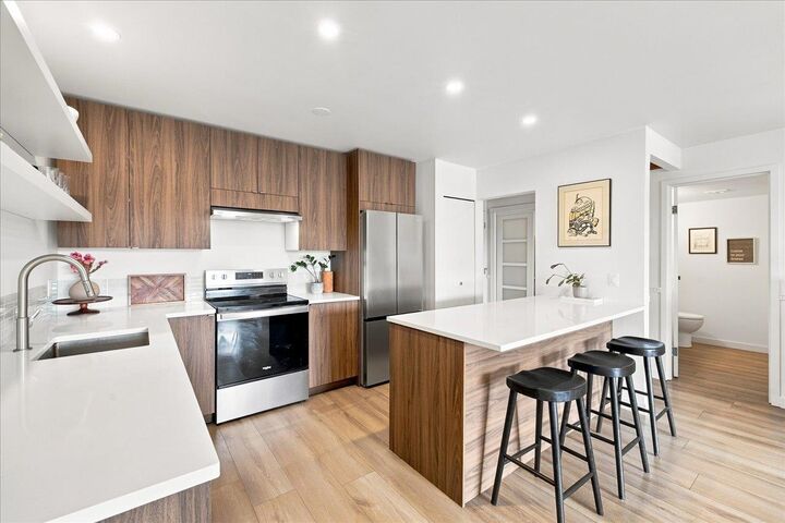 Property Photo: 236 W 2nd Street 207 BC V7M 1C6