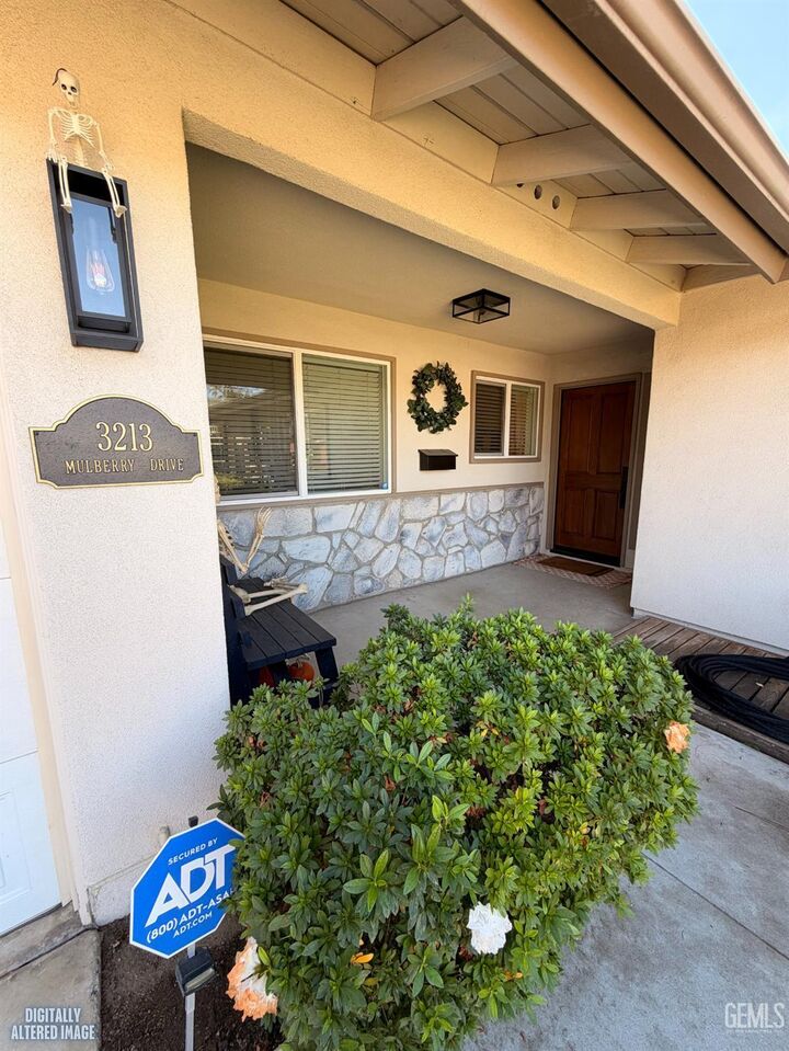 Property Photo:  3213 Mulberry Drive  CA 93301 