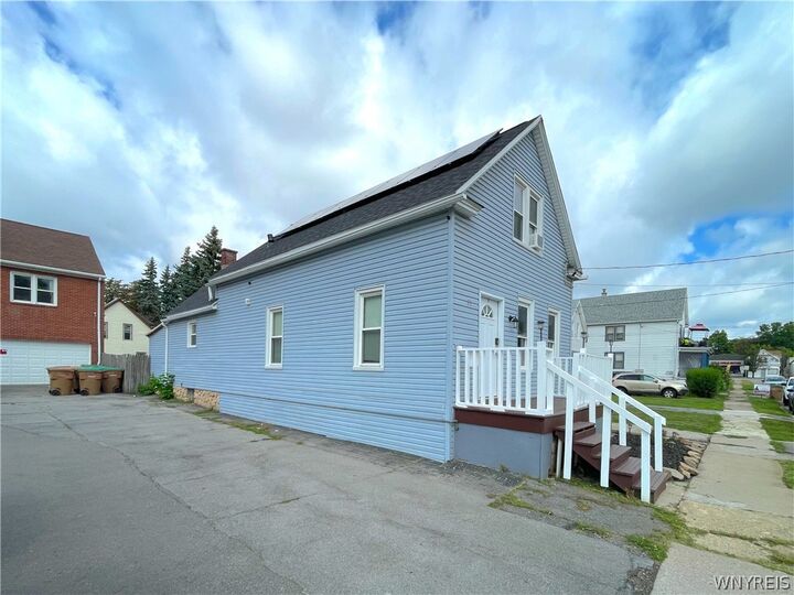 Property Photo:  31 Alpine Place  NY 14225 
