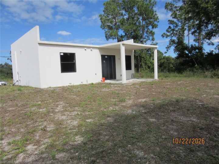 Property Photo: 824 Clow St E FL 33974