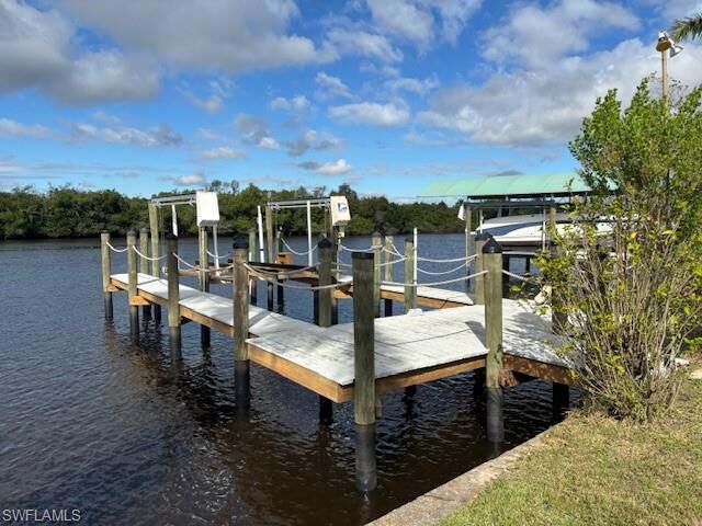 Property Photo:  208 Sun Cir  FL 33905 