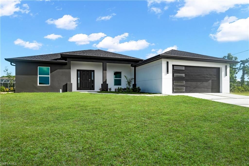 Property Photo:  335 NE 31st St  FL 33909 