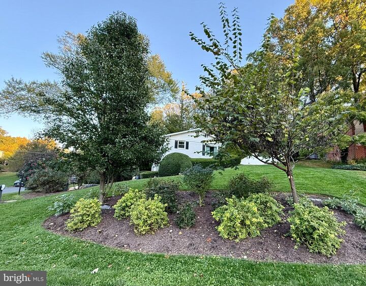 Property Photo: 3907 Forest Grove Drive VA 22003