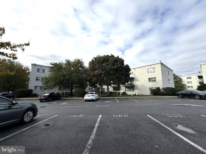 Property Photo:  1005 Chillum Road 220  MD 20782 