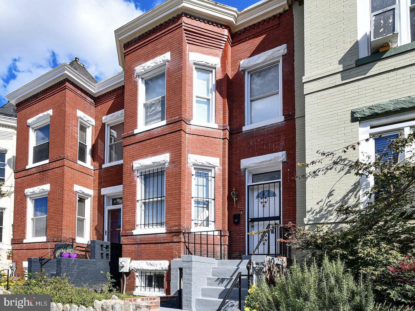 Property Photo:  