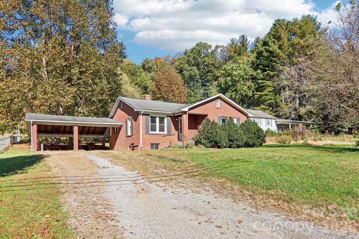 Property Photo:  88 Nesbitt Street  NC 28786 