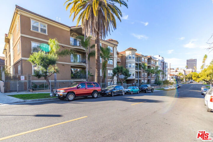 Property Photo: 917 S New Hampshire Ave, Unit 204 CA 90006