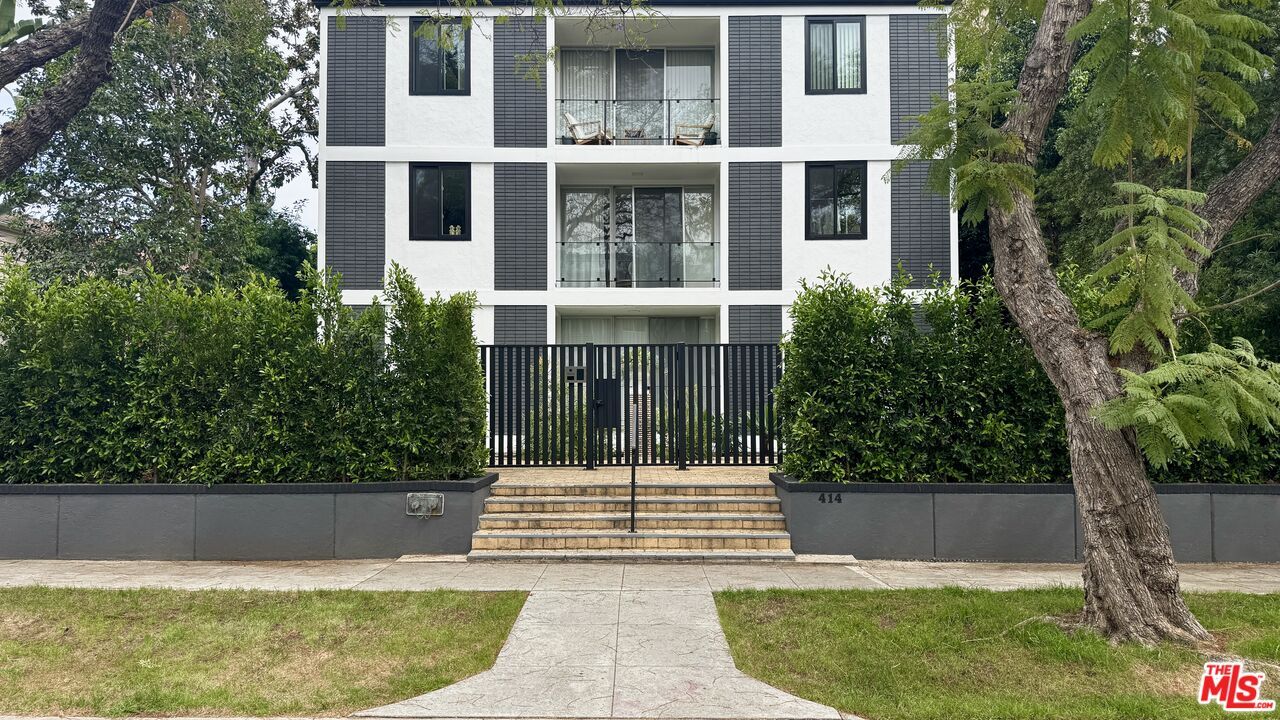 Property Photo: 414 N Palm Dr, Unit 1 CA 90210